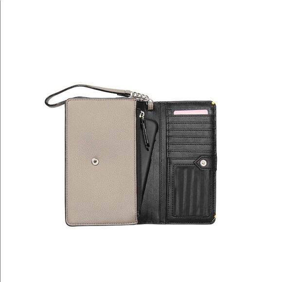 VICTORIA'S SECRET
The Victoria Tech Wristlet - Picture 3 of 3